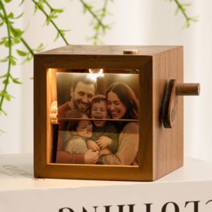 photo flipbook stand with family photo