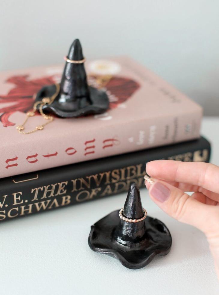 useful witches hat ring holder